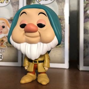 Sleepy funko pop figure Disney